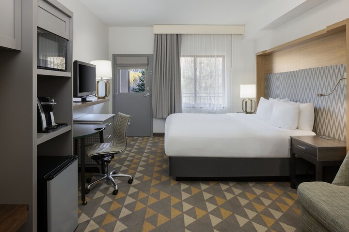 Room 34 of 84