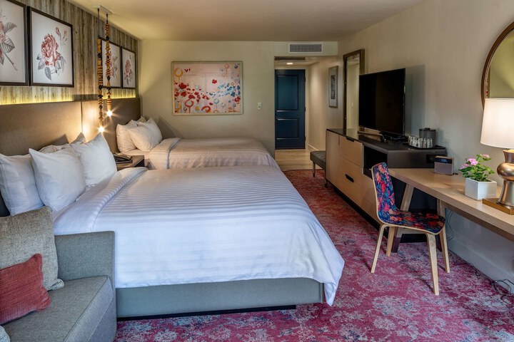 Room 85 of 118
