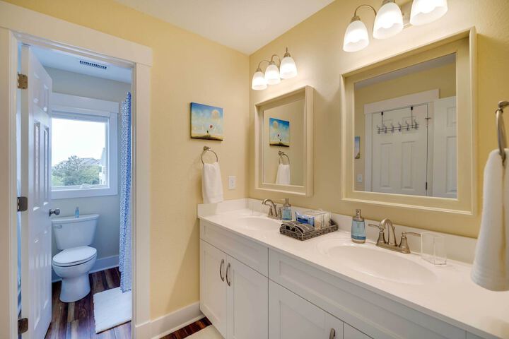 Corolla Vacation Rental w / Pool Walk to Beach!