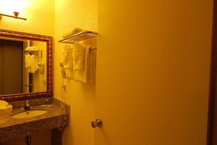 Room 24 of 27
