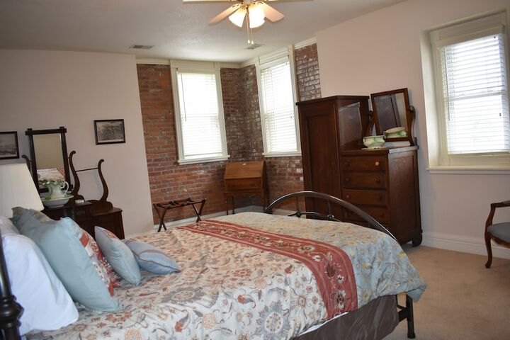 Room 176 of 238