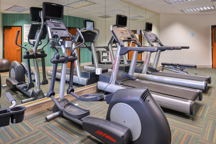 Holiday Inn Express & Suites Elk Grove Central - Hwy 99 by IHG