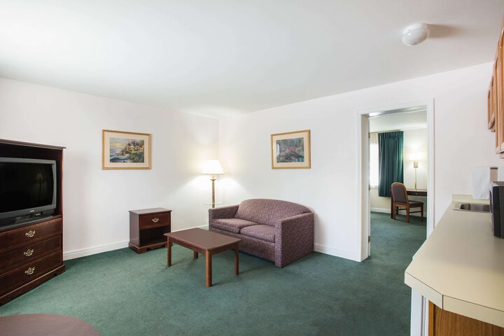 Room 13 of 42