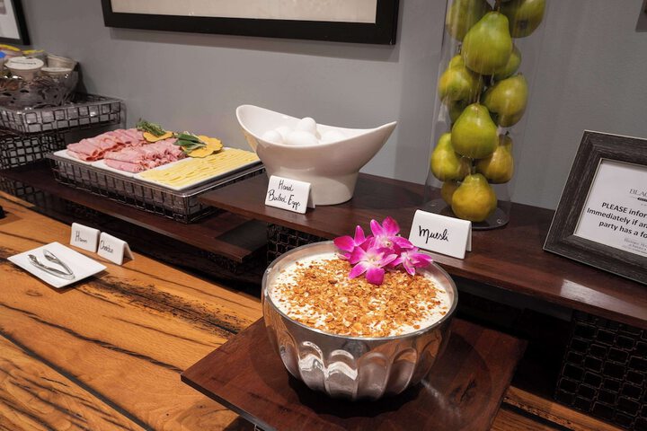 Breakfast/Coffee Service 104 of 111