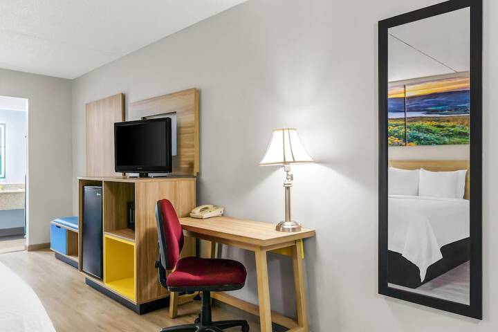 Days Inn by Wyndham Salina South
