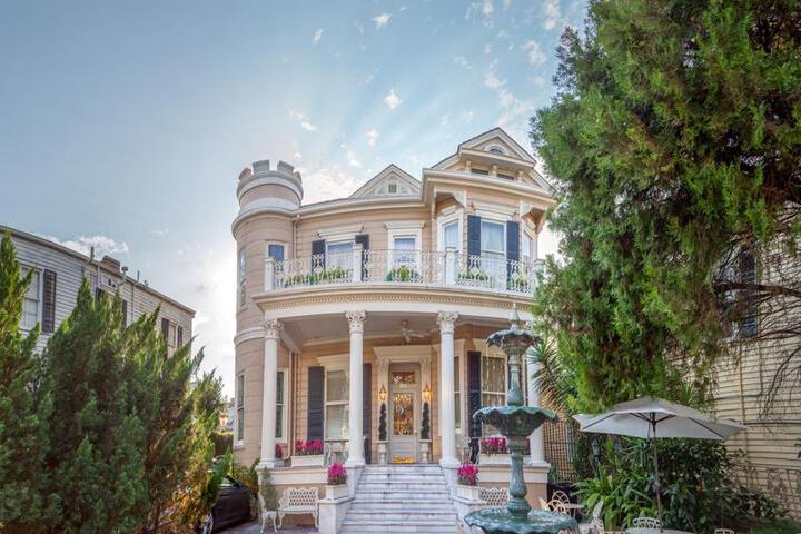 THE CORNSTALK HOTEL