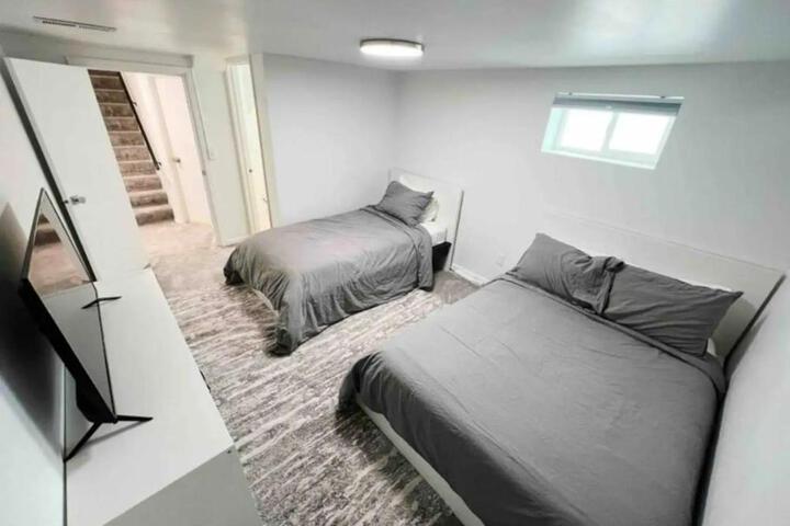 Entire Home near SLC. Family Friendly & King Suite