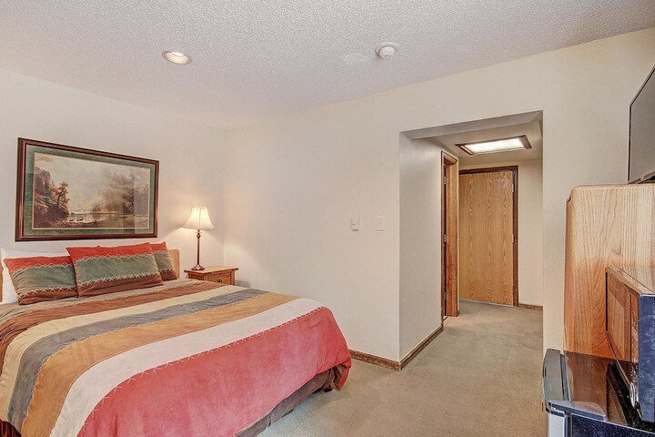 Room 11 of 23