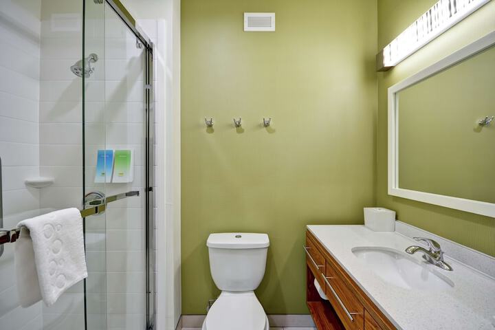 Room 11 of 28