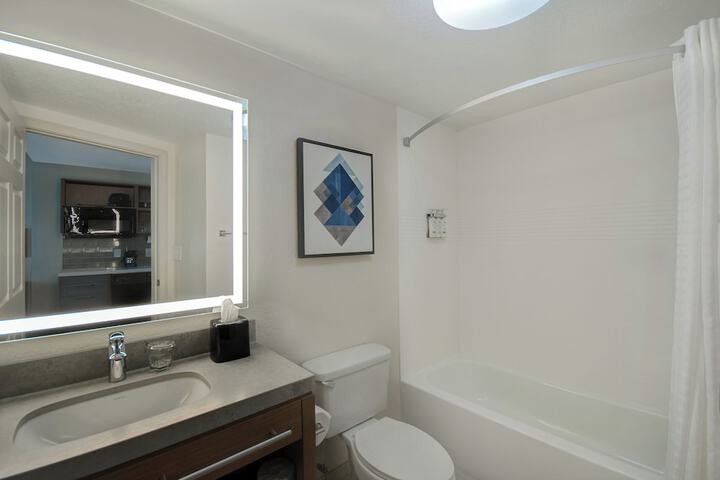 Room 40 of 61