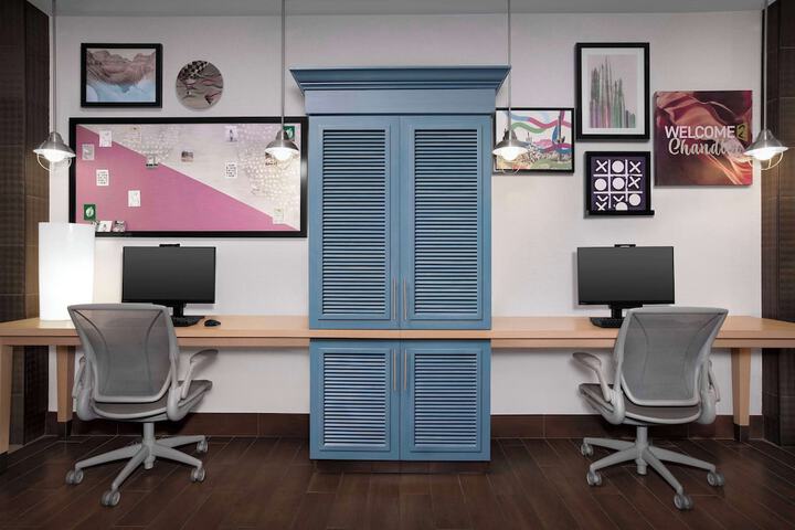 Business Center 61 of 63