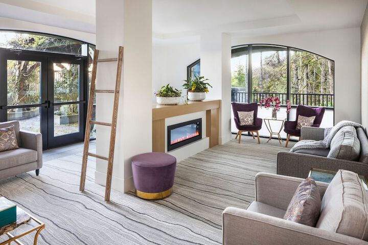Lounge 60 of 67