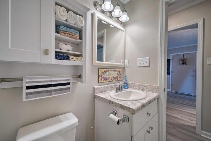 Oceanfront Topsail Beach Retreat - Steps to Shore!