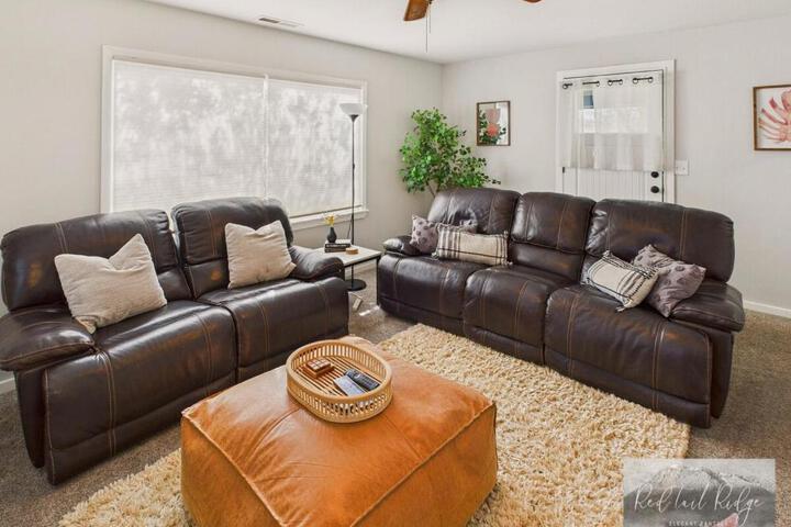 Main St. New with AC Monthly stays Charming Cottage KING BED