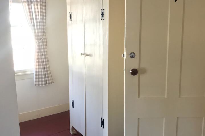 Room 33 of 39