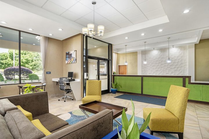 Best Western Inn & Suites - Monroe