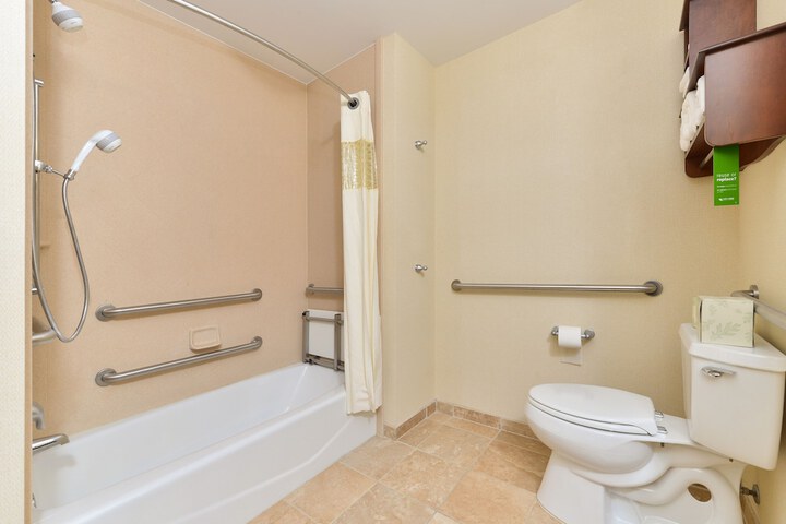 Room 6 of 32