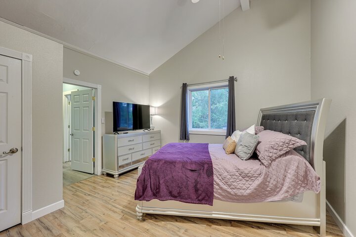 Spacious Hot Springs Lakehouse on Lake Hamilton!