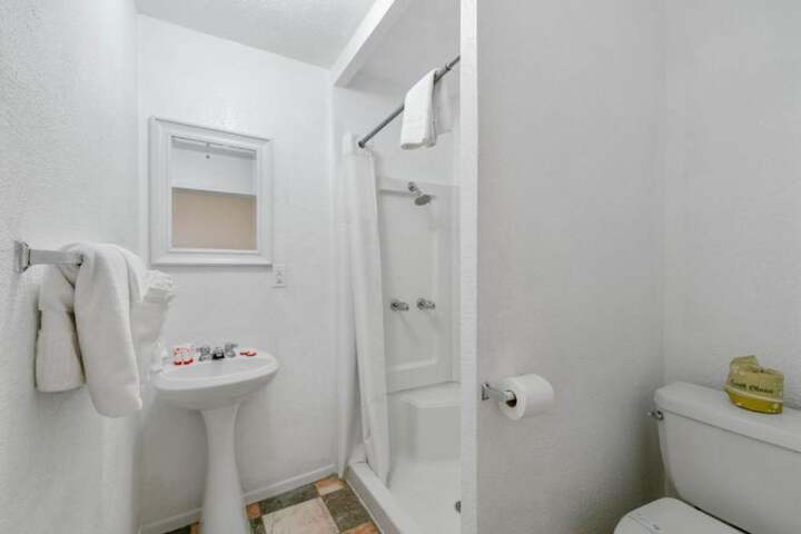 Room 32 of 67