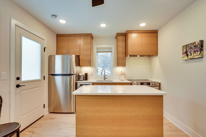 1 Mi to Carleton College: Wfh-friendly Apartment