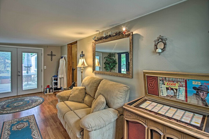 Hot Tub & Deck: Tranquil Home Near Grand Lake