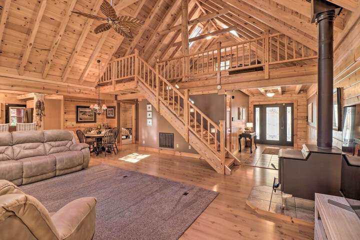 serenity Woods Cabin w / Hot Tub & Fire Pit