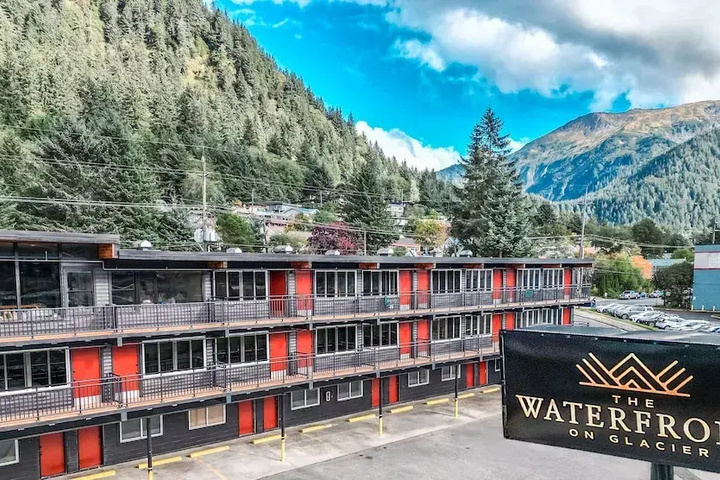 Breakwater Inn