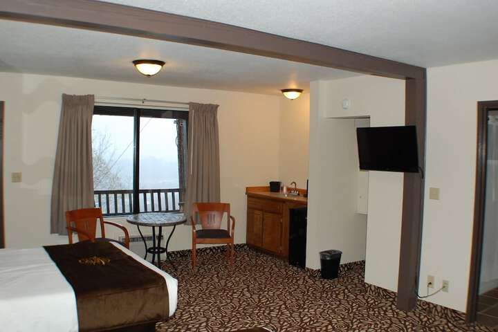 Room 8 of 33