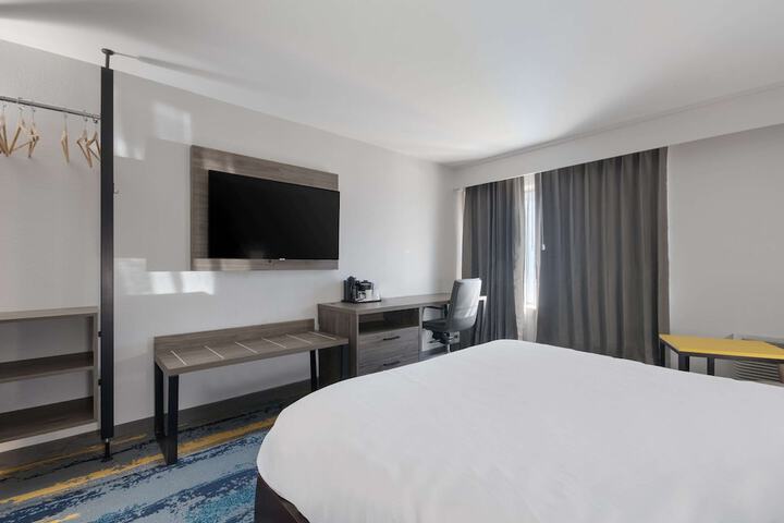 Room 50 of 80