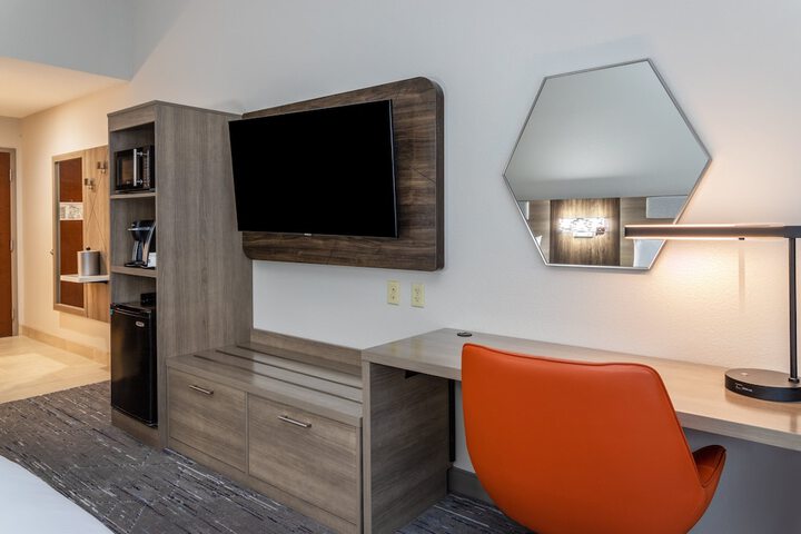 Room 21 of 38