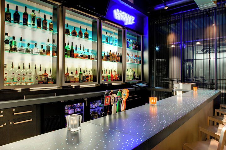Lounge 18 of 24