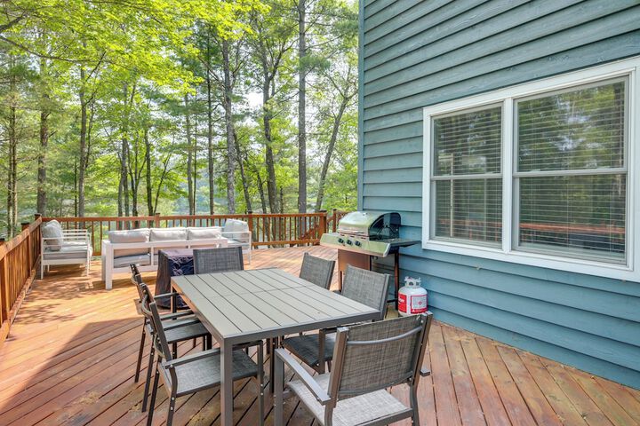 Lakefront Minocqua Getaway: Dock Game Room!