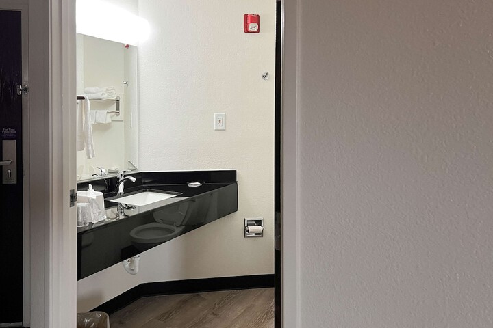 Room 13 of 20