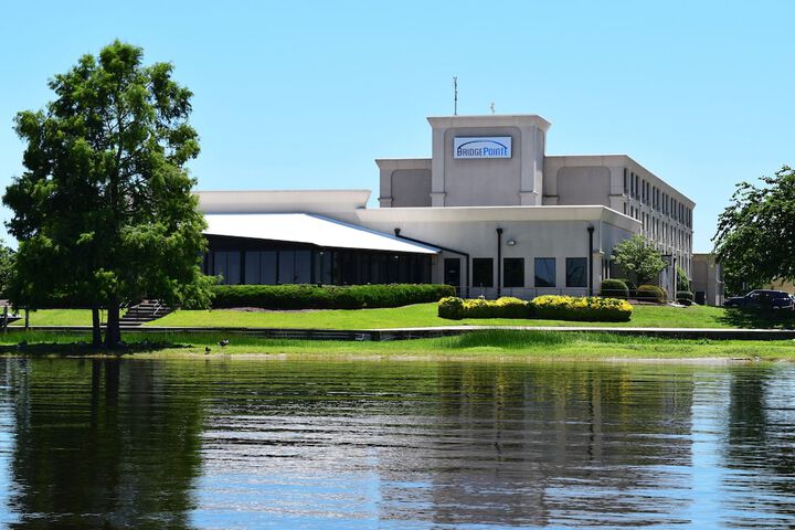 BridgePointe Hotel & Marina