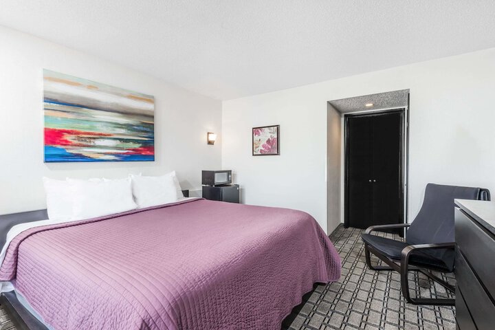 Room 8 of 20