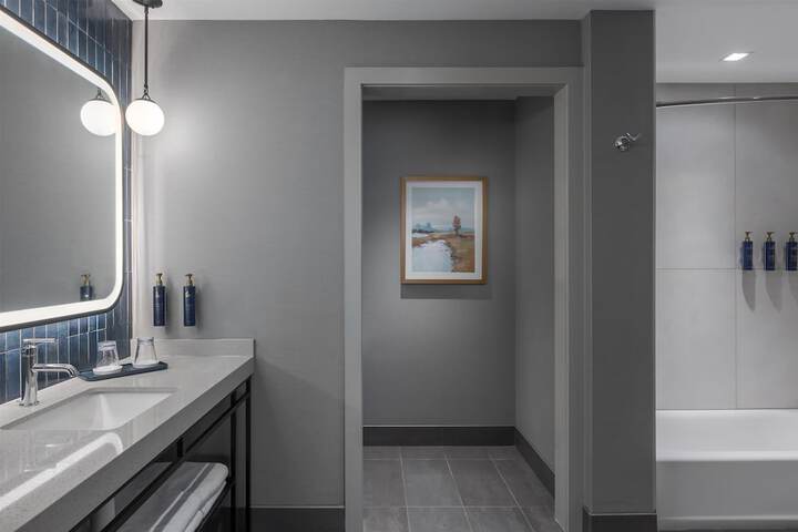 Hotel Avail Rogers Tapestry Collection by Hilton
