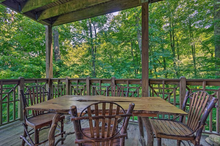 Mountain Air Condo w / Deck & Views Pets Welcome!