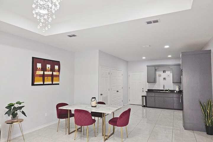 Beautiful Apartment 9 min to Mercedes Outlets