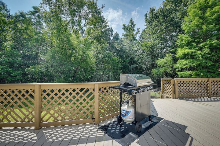 Group-friendly Myrtle Beach House w / Deck