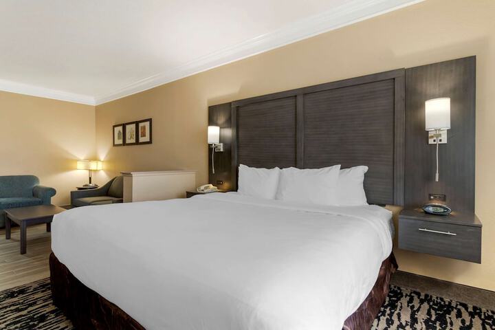 Room 27 of 43
