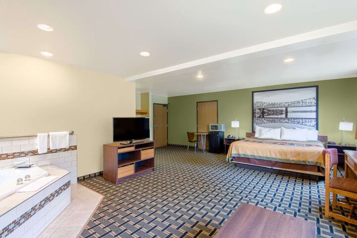 Room 6 of 33
