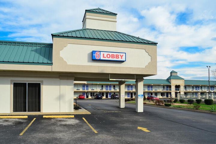 Motel 6 Pulaski TN