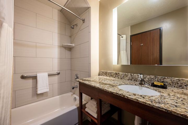 Best Western Plus Landmark Hotel