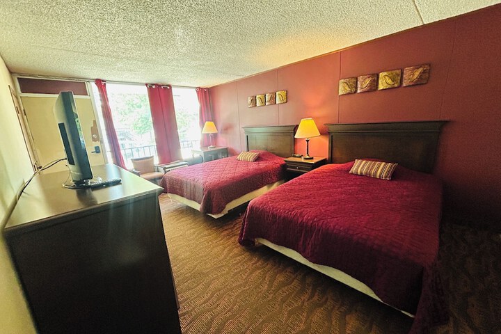 Colonial Mountain Inn Branson MO