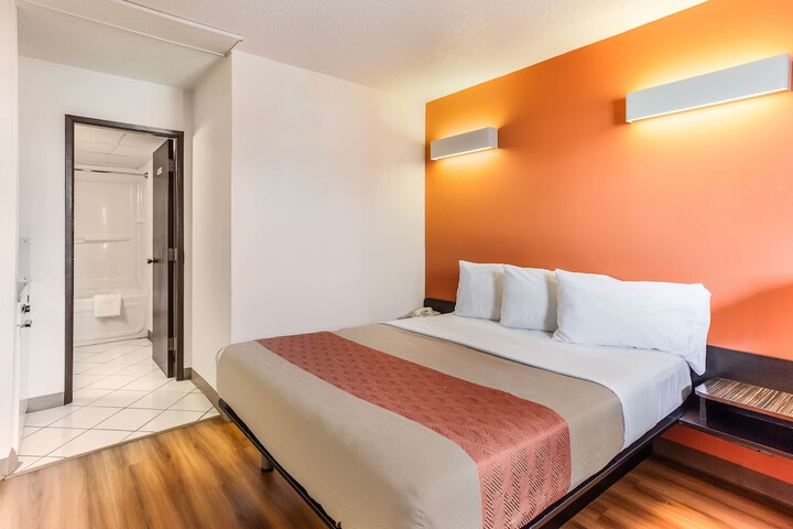Room 14 of 15
