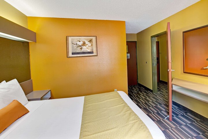 Microtel Inn & Suites by Wyndham Gatlinburg
