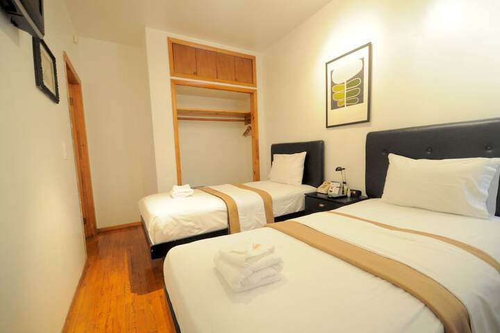Room 33 of 43