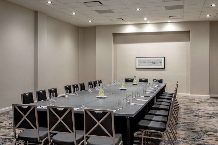DoubleTree by Hilton Chicago - North Shore Conference Center