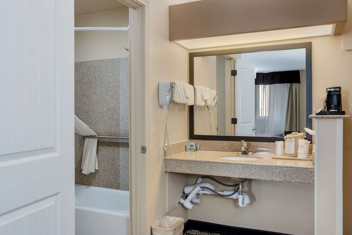 Room 14 of 24