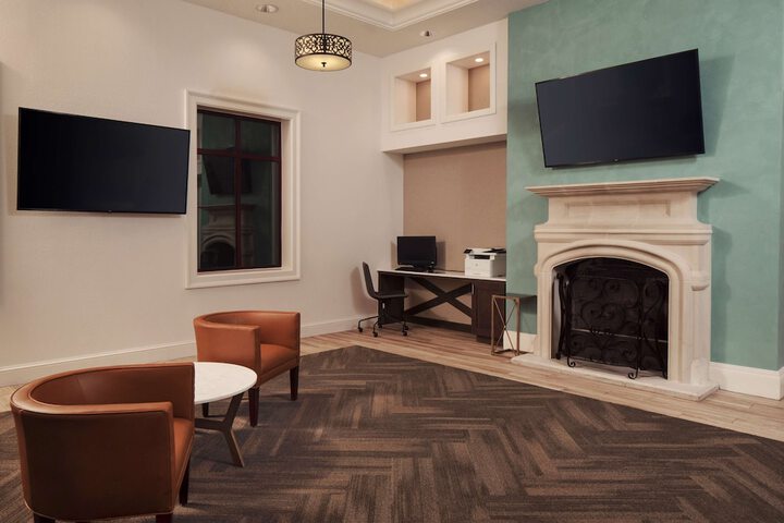 Business Center 52 of 57